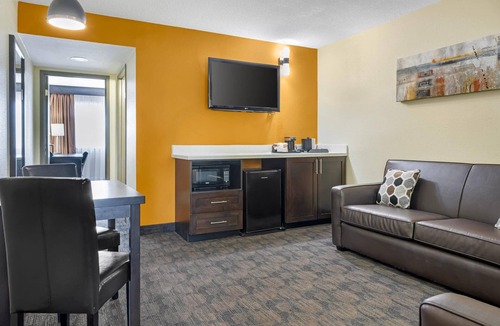 Bathurst Hotel | Quality Inn & Suites Bathurst