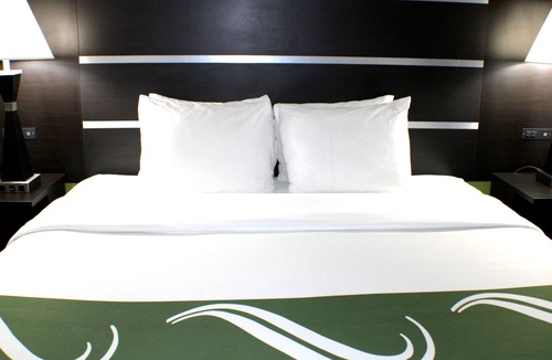 Avoca Hotel | Quality Inn & Suites Bedford West