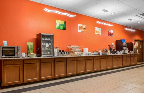 Avoca Hotel | Quality Inn & Suites Bedford West