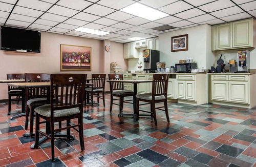 Port Crane Hotel | Quality Inn & Suites Binghamton Vestal