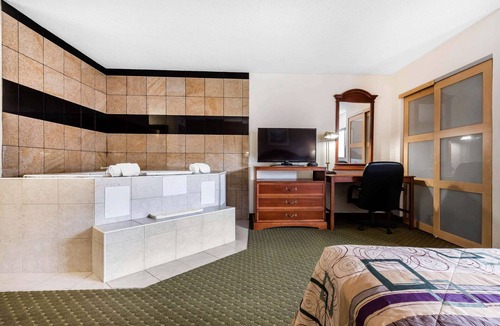 Port Crane Hotel | Quality Inn & Suites Binghamton Vestal