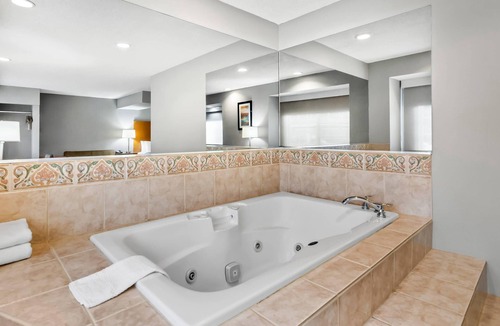 Bristol Hotel | Quality Inn & Suites Bristol North
