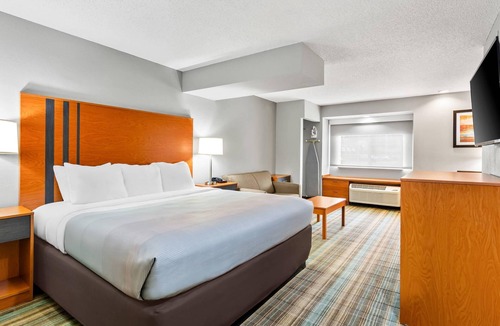 Bristol Hotel | Quality Inn & Suites Bristol North