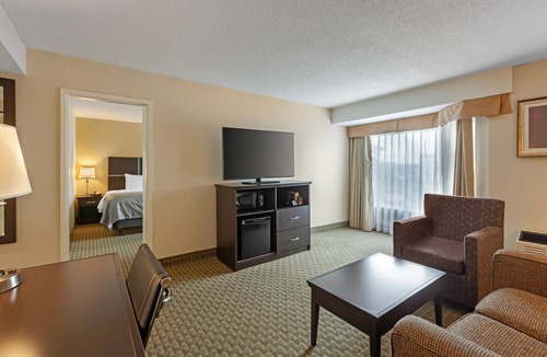 Queen Street Corridor Hotel | Quality Inn & Suites
