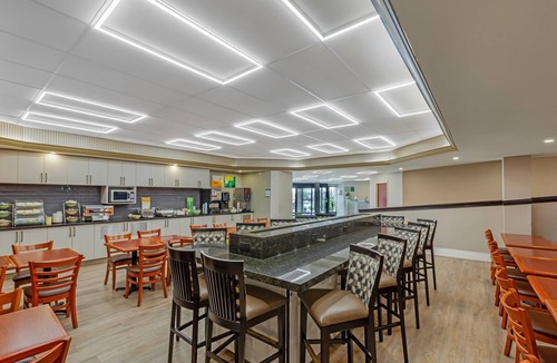 Queen Street Corridor Hotel | Quality Inn & Suites