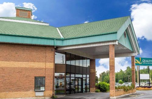 Hawkesbury Hotel | Quality Inn & Suites