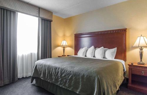 Sault Ste. Marie Hotel | Quality Inn & Suites Bay Front