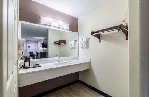 Canton Hotel | Quality Inn & Suites Canton