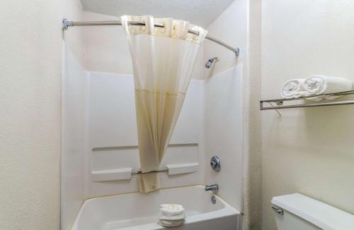 Canton Hotel | Quality Inn & Suites Canton