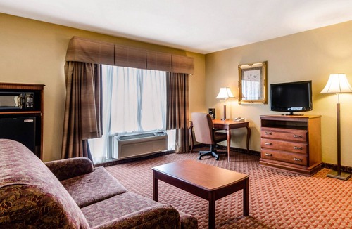 Carthage Hotel | Quality Inn & Suites Carthage near Precious Moments Chapel