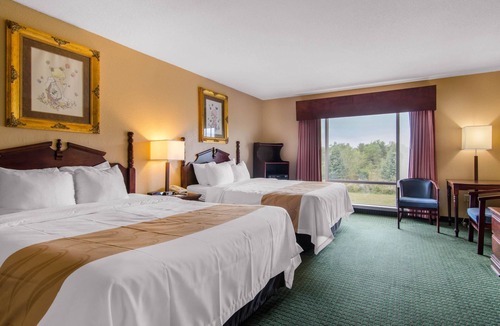 Carthage Hotel | Quality Inn & Suites Carthage near Precious Moments Chapel