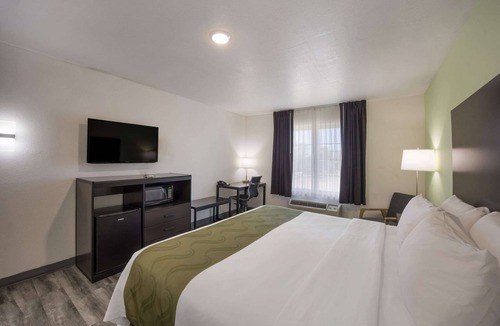 Clayton Hotel | Quality Inn & Suites Clayton, NM