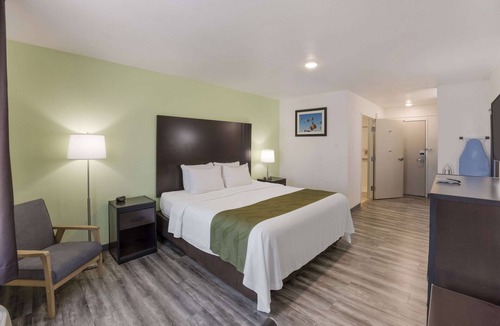Clayton Hotel | Quality Inn & Suites Clayton, NM