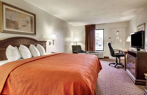 Clinton Hotel | Quality Inn & Suites Clinton - Jackson West