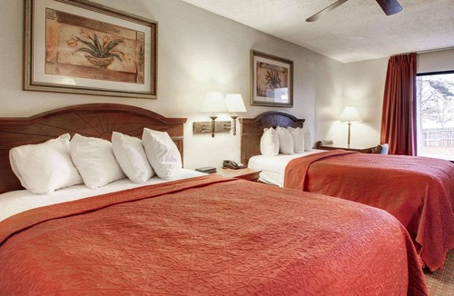 Clinton Hotel | Quality Inn & Suites Clinton - Jackson West