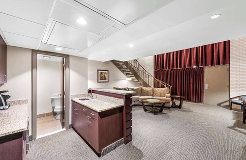 Columbus Hotel | Quality Inn & Suites Columbus