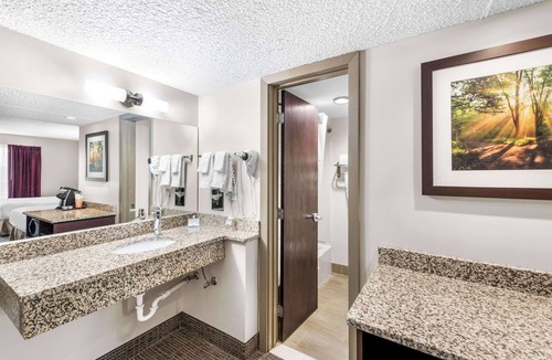 Columbus Hotel | Quality Inn & Suites Columbus