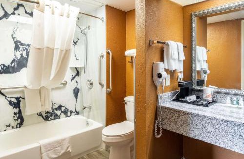 Corinth Hotel | Quality Inn & Suites Corinth West
