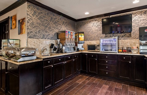 Old East Dallas Hotel | Quality Inn & Suites Dallas - Cityplace
