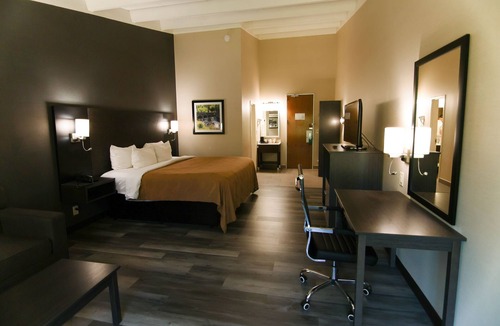 Danbury Hotel | Quality Inn & Suites Danbury near University