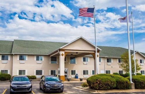 Dixon Hotel | Quality Inn & Suites Dixon near I-88