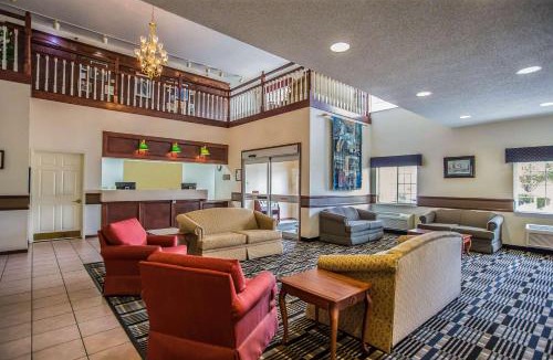 Dixon Hotel | Quality Inn & Suites Dixon near I-88