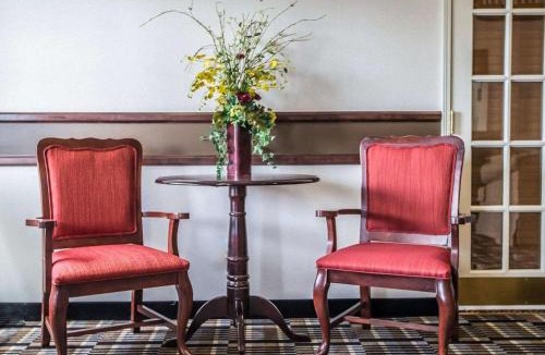 Dixon Hotel | Quality Inn & Suites Dixon near I-88