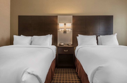 Windsor Hotel | Quality Inn & Suites Downtown Windsor