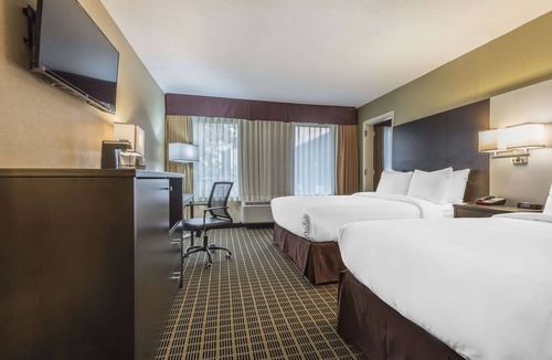 Windsor Hotel | Quality Inn & Suites Downtown Windsor