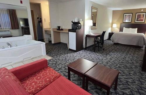 Eldridge Hotel | Quality Inn & Suites Eldridge Davenport North