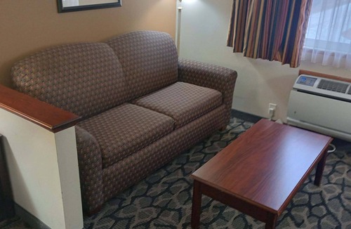 Eldridge Hotel | Quality Inn & Suites Eldridge Davenport North