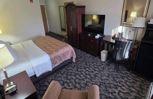 Eldridge Hotel | Quality Inn & Suites Eldridge Davenport North