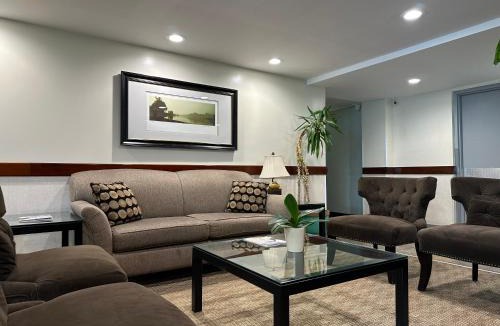 Silver Lake Hotel | Quality Inn & Suites Everett