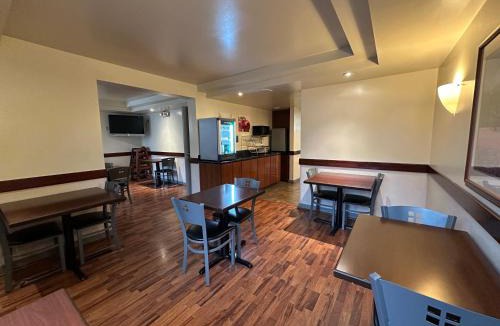 Silver Lake Hotel | Quality Inn & Suites Everett