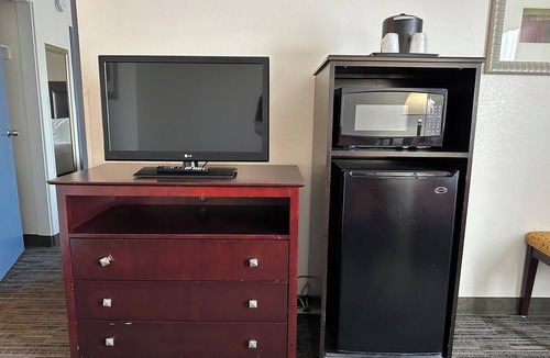 Silver Lake Hotel | Quality Inn & Suites Everett