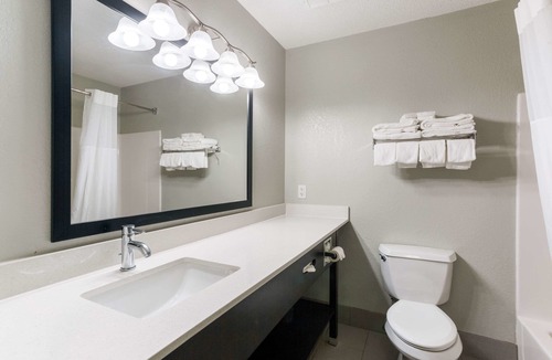 Ferdinand Hotel | Quality Inn & Suites Ferdinand