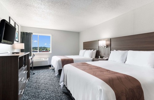 Ferdinand Hotel | Quality Inn & Suites Ferdinand