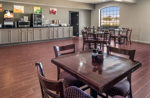 Fossil Creek Hotel | Quality Inn & Suites Fort Worth - Fossil Creek
