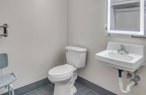 Fort Worth Hotel | Quality Inn & Suites Fort Worth North - Haltom City