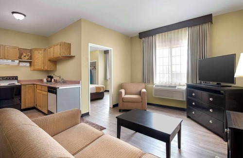 Allison Hotel | Quality Inn & Suites Gallup I-40 Exit 20