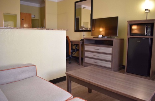 Allison Hotel | Quality Inn & Suites Gallup I-40 Exit 20