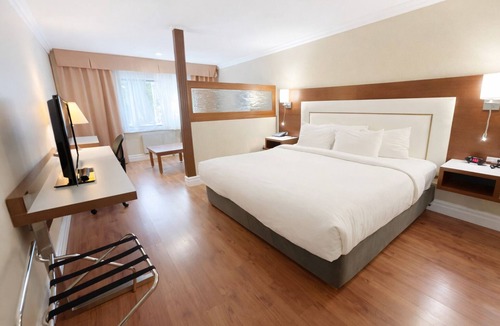 District des Promenades Hotel | Quality Inn & Suites Gatineau
