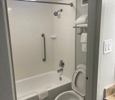 Georgetown Hotel | Quality Inn & Suites Georgetown