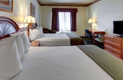 Glen Rose Hotel | Quality Inn & Suites Glen Rose