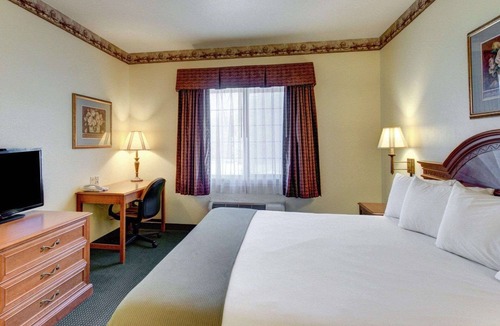 Glen Rose Hotel | Quality Inn & Suites Glen Rose