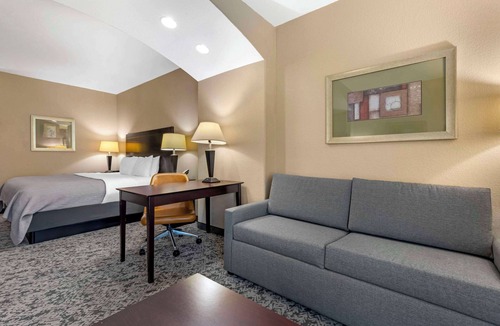 Groesbeck Hotel | Quality Inn & Suites Groesbeck North