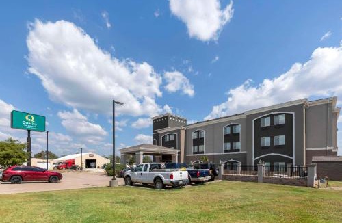 Groesbeck Hotel | Quality Inn & Suites Groesbeck North