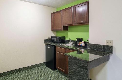 Harvey Hotel | Quality Inn & Suites Harvey - Chicago Southland