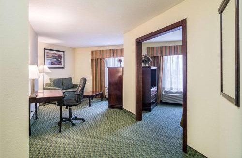 Harvey Hotel | Quality Inn & Suites Harvey - Chicago Southland