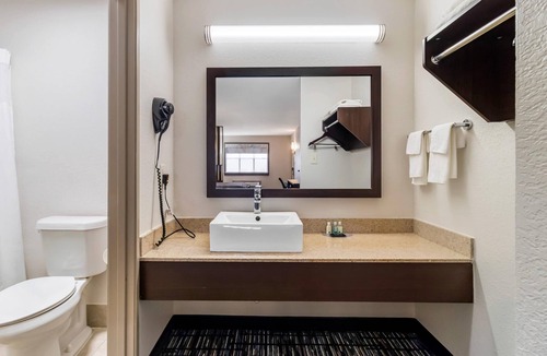 Wetmore Hotel | Quality Inn & Suites I-10 near Fiesta Texas